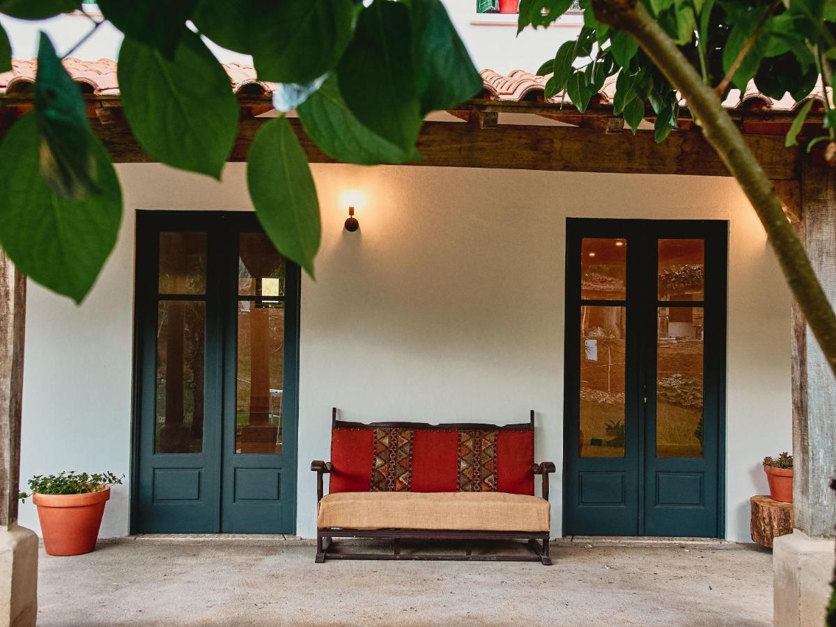 Epicos House, Your Home Away From Home. Nogueira  Exteriör bild